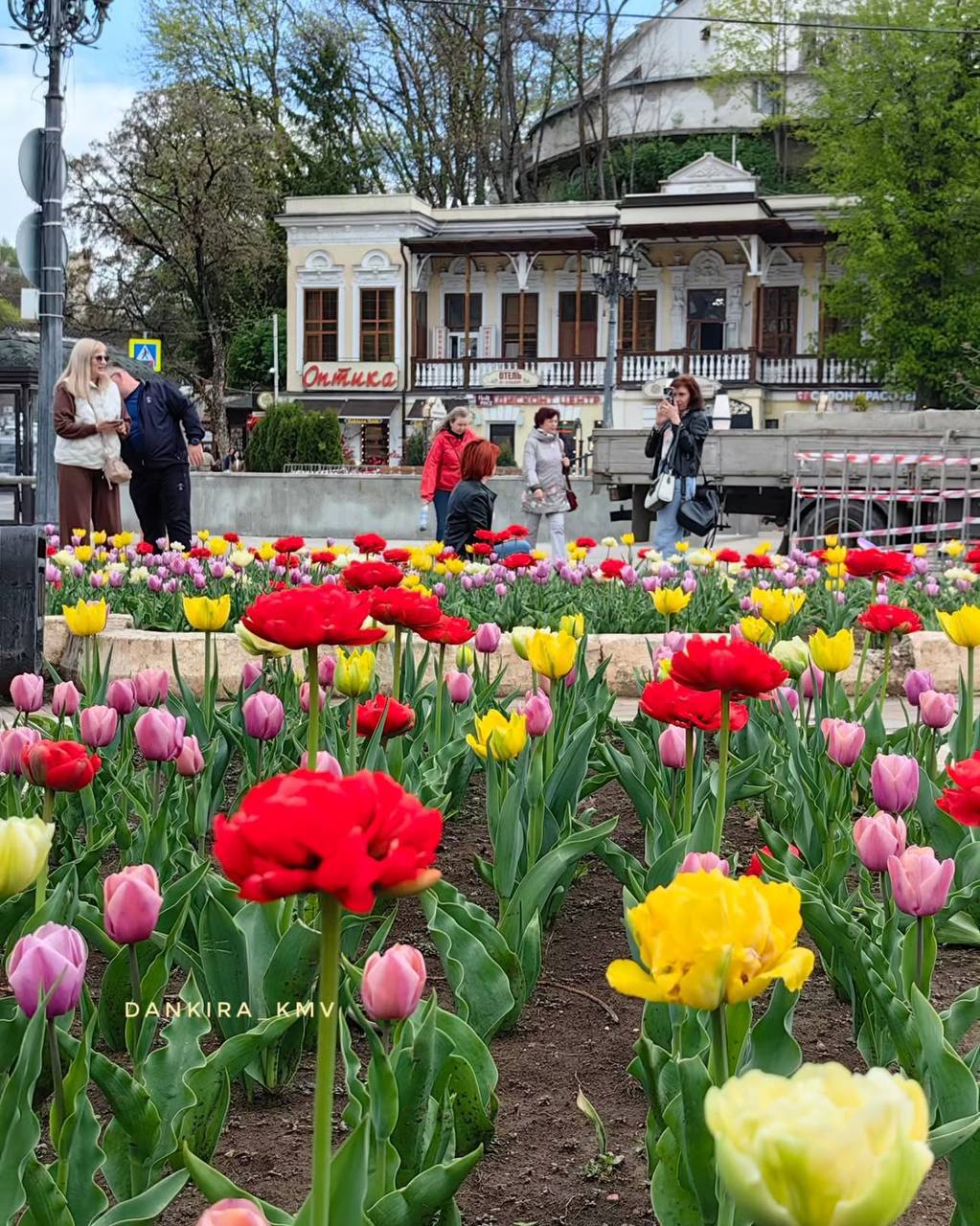Цветущие майские дни в Кисловодске
📸 dankirakmv | Сетка — социальная сеть от hh.ru