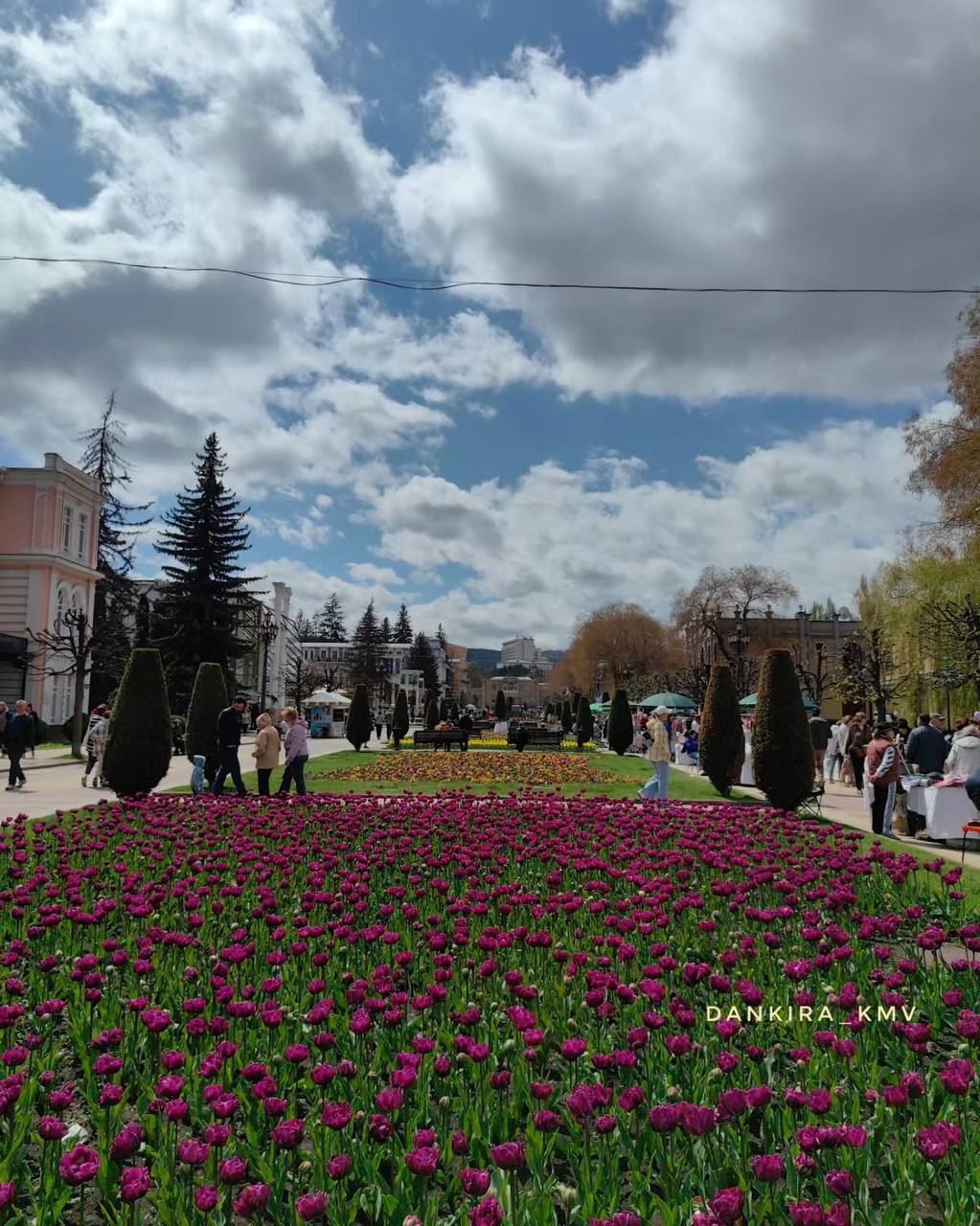 Цветущие майские дни в Кисловодске
📸 dankirakmv | Сетка — социальная сеть от hh.ru