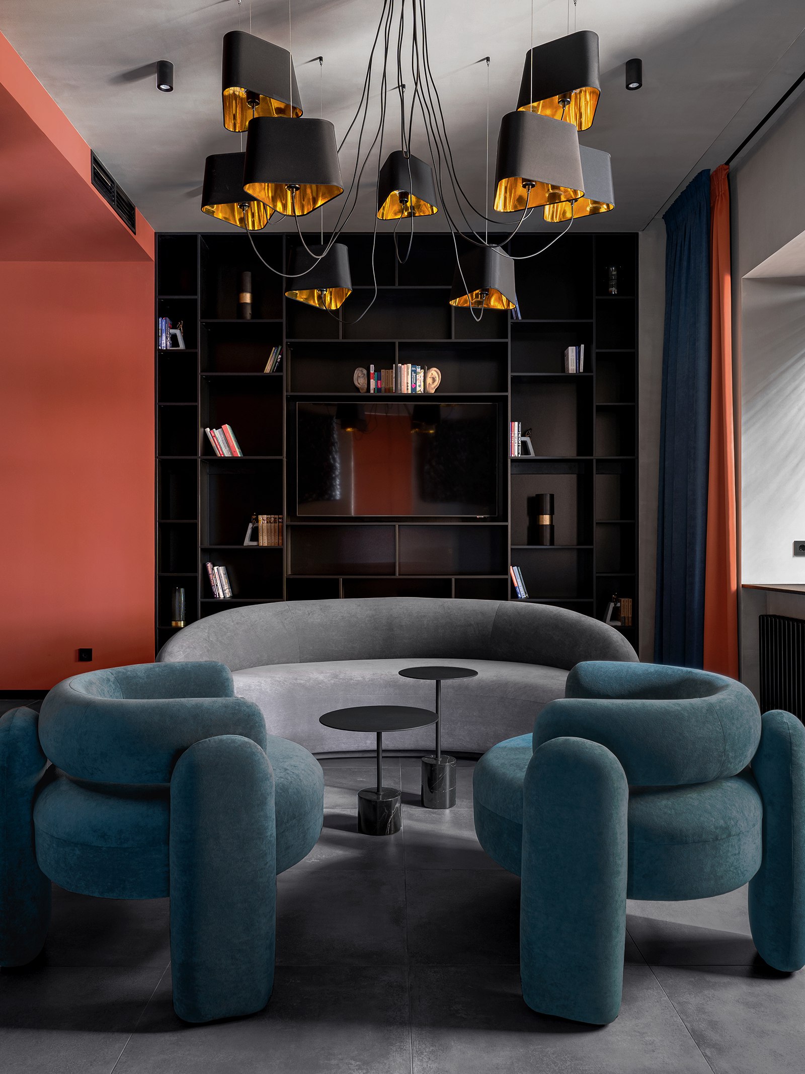 Дизайнеры Дарья Папкова и Марта Балашова спроектировали атмосферный офис психолога в доме со столетней историей. Каким он получился смотрите и читайте на сайте wajournal.ru | Сетка — социальная сеть от hh.ru