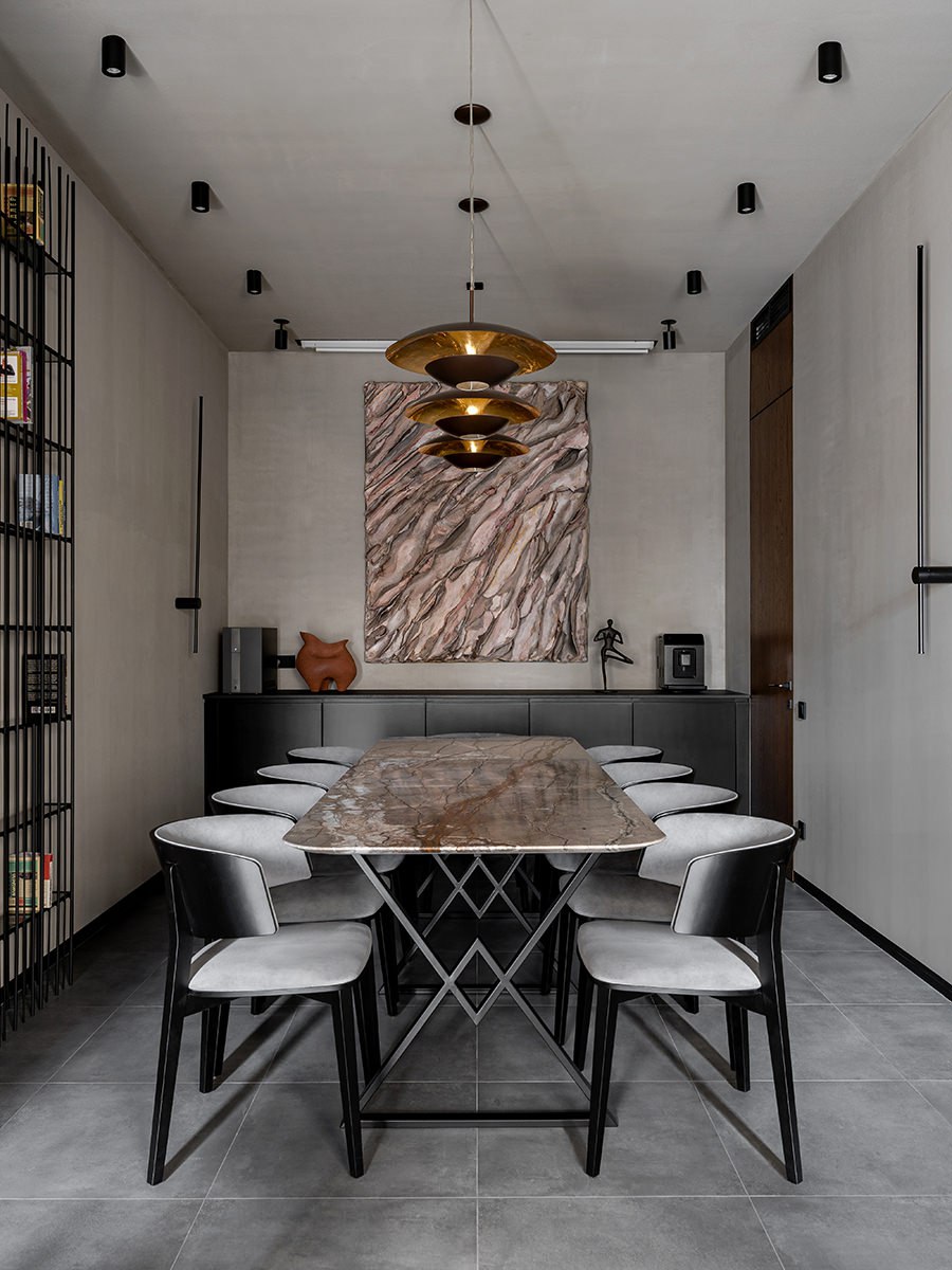 Дизайнеры Дарья Папкова и Марта Балашова спроектировали атмосферный офис психолога в доме со столетней историей. Каким он получился смотрите и читайте на сайте wajournal.ru | Сетка — социальная сеть от hh.ru