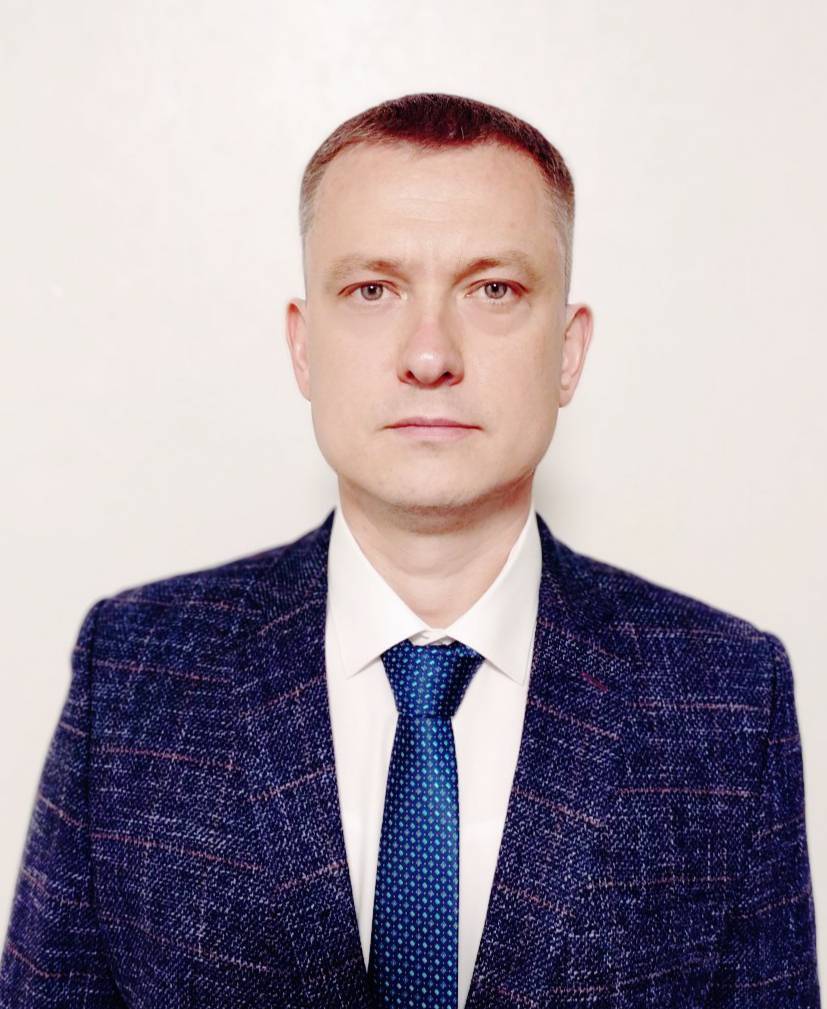 Олег Новиков