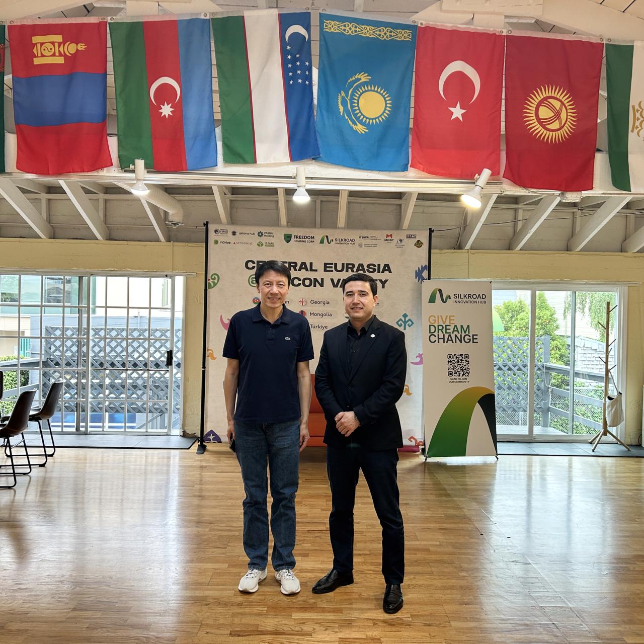 Узбекистан выстраивает венчурный мост в Кремниевую долину
IT Park Ventures провёл серию встреч в Кремниевой долине для интеграции узбекских стартапов в глобальные экосистемы | Сетка — социальная сеть от hh.ru