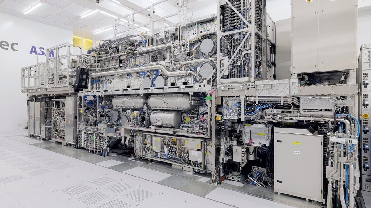 Китайский прорыв в EUV-литографии: что ждать от Huawei и Xiaomi в сентябре?
HiSilicon (Huawei) заявил об освоении EUV-литографии — ключевой технологии ASML для производства топовых чипов | Сетка — социальная сеть от hh.ru