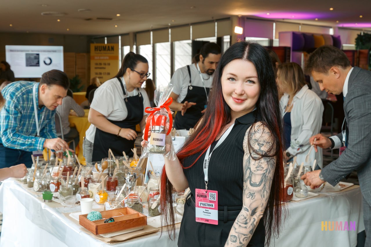✨Лица, которые делают Human 🤩
📸Это не просто фотки с конференции Human. Подбор Персонала. Это — вы. Вовлечённые, сияющие, настоящие. Те, кто делает HR сильным, а команды — живыми | Сетка — социальная сеть от hh.ru