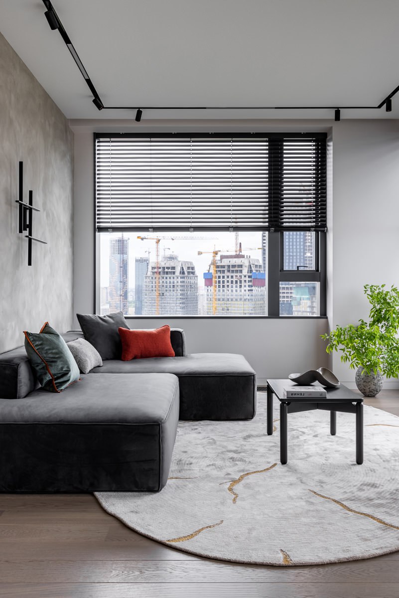 От монохрома к ярким акцентам — как дизайнер Анна Попова создала функциональный и эстетичный интерьер для семьи, ценящей живое общение и красивые виды. Смотрите и читайте на сайте wajournal.ru | Сетка — социальная сеть от hh.ru