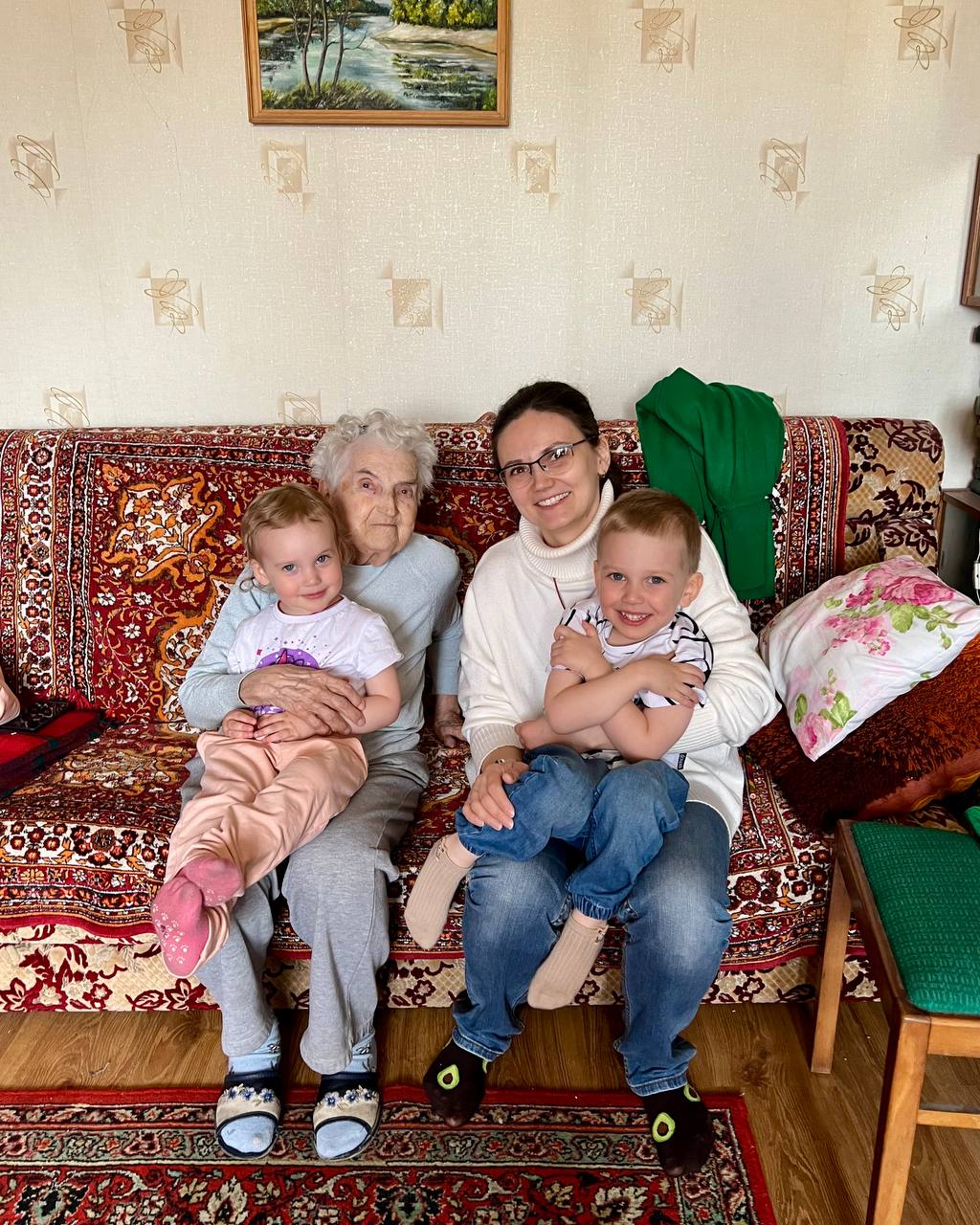 Сегодня были в гостях у моей бабушки
Ей 85. Она была учительницей по русскому языку и литературе у моей мамы. Очень хорошей учительницей, надо сказать | Сетка — социальная сеть от hh.ru