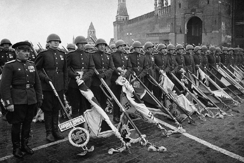 Место моего самого любимого произведения военных лет по праву занимает поэма Александра Твардовского "Василий Тёркин" | Сетка — социальная сеть от hh.ru