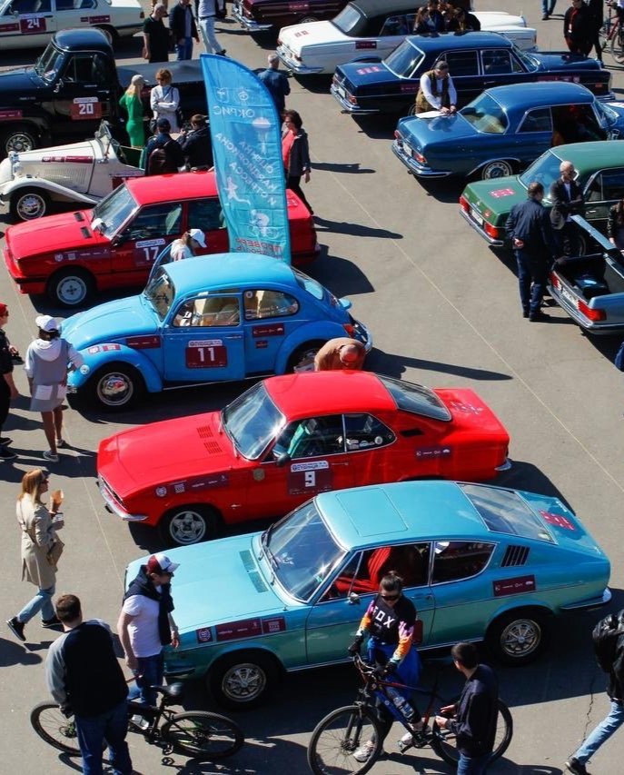 🛻Парад старинных автомобилей и мотоциклов
9 мая 11:00-16:00
В этом году традиционный парад старинной автомототехники «Ретромотор» пройдет уже в 37-й раз! Это старейший подобный парад в России | Сетка — социальная сеть от hh.ru