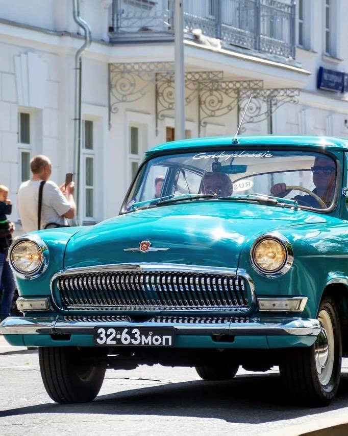 🛻Парад старинных автомобилей и мотоциклов
9 мая 11:00-16:00
В этом году традиционный парад старинной автомототехники «Ретромотор» пройдет уже в 37-й раз! Это старейший подобный парад в России | Сетка — социальная сеть от hh.ru