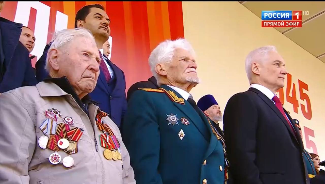 Минута молчания… она везде и всегда торжественно-печальна… | Сетка — социальная сеть от hh.ru