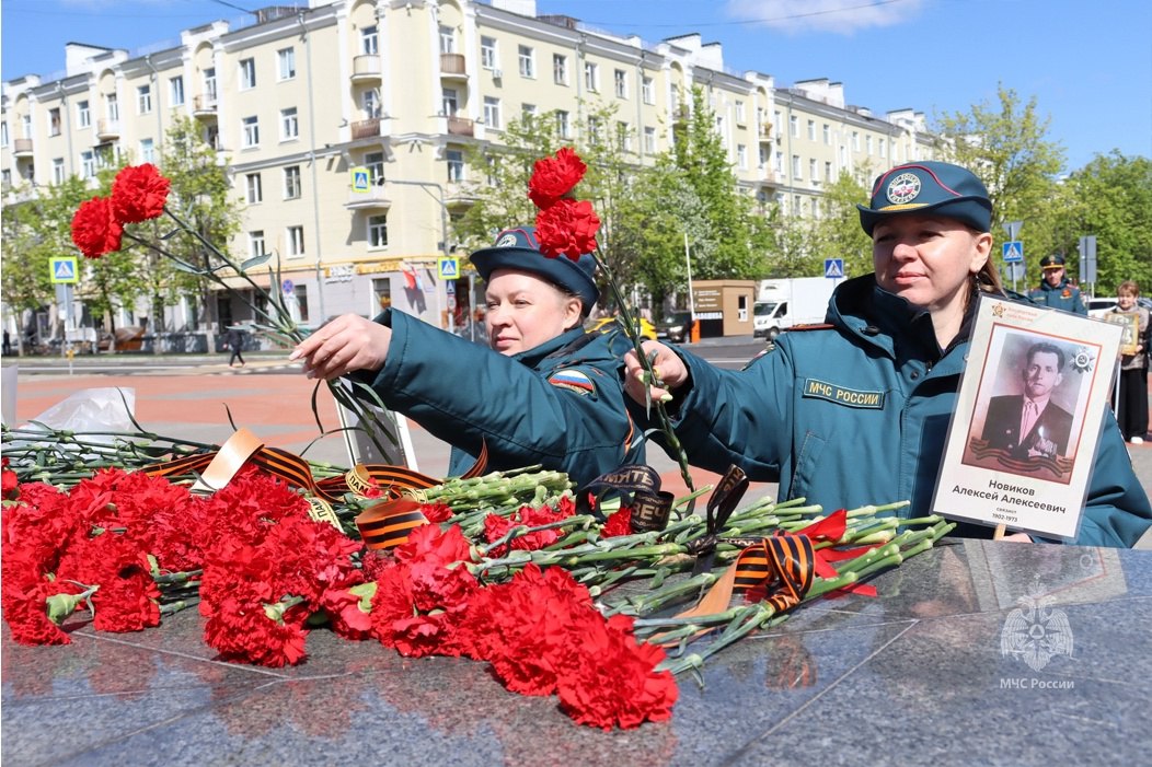 Личный состав института принял участие в торжественной церемонии возложения цветов к мемориальному комплексу «Воинам-землякам, за Родину жизнь отдавшим» на площади Славы в городском округе Балашиха | Сетка — социальная сеть от hh.ru