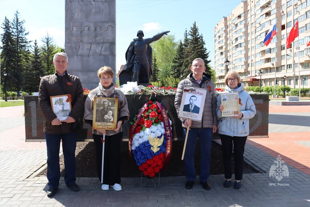 Личный состав института принял участие в торжественной церемонии возложения цветов к мемориальному комплексу «Воинам-землякам, за Родину жизнь отдавшим» на площади Славы в городском округе Балашиха | Сетка — социальная сеть от hh.ru