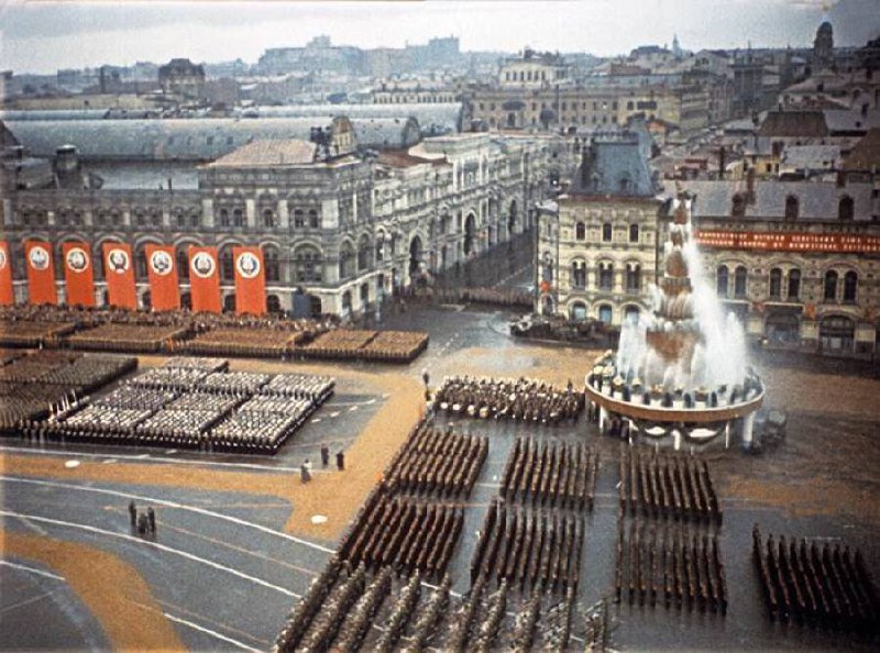 Специально к параду 1945 года, посвященному победе советского народа над фашистской Германией, был воздвигнут Фонтан Победителей | Сетка — социальная сеть от hh.ru