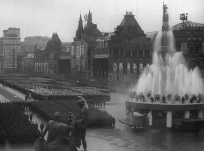Специально к параду 1945 года, посвященному победе советского народа над фашистской Германией, был воздвигнут Фонтан Победителей | Сетка — социальная сеть от hh.ru