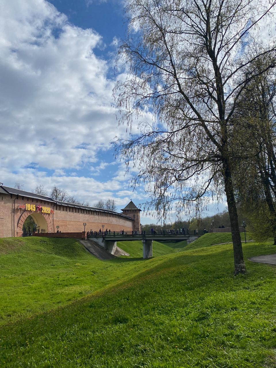 Вчера на фоторужье поймал моменты яркого и очень красивого денечка ☀️🌿
А на видео еще и маленькие утята | Сетка — социальная сеть от hh.ru