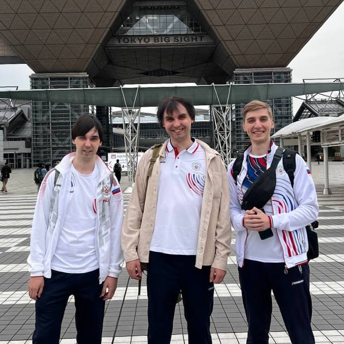 ⏺ 9 мая в Токио на площадке Tokyo Big Sight стартовал международный турнир EVO Japan 2025
В первый день турнира среди российских спортсменов выступление начал Алексей Higem Комиссаров | Сетка — социальная сеть от hh.ru