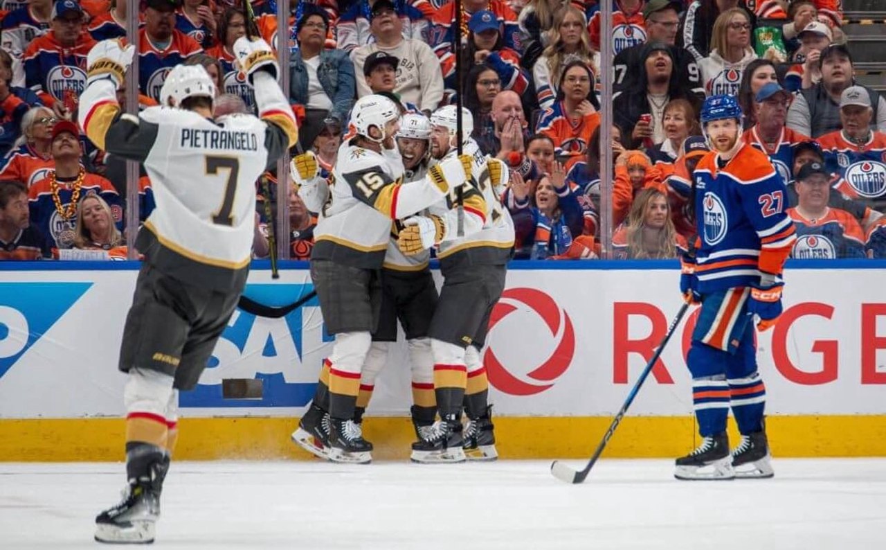 🏆#ПЛЕЙОФФ день 20🚽«Каролина» не пропустила ни одной шайбы от игроков «Вашингтона» в третьей игре серии и первой на своём льду.
Андрей Свечников забросил шестую шайбу за восемь игр | Сетка — социальная сеть от hh.ru