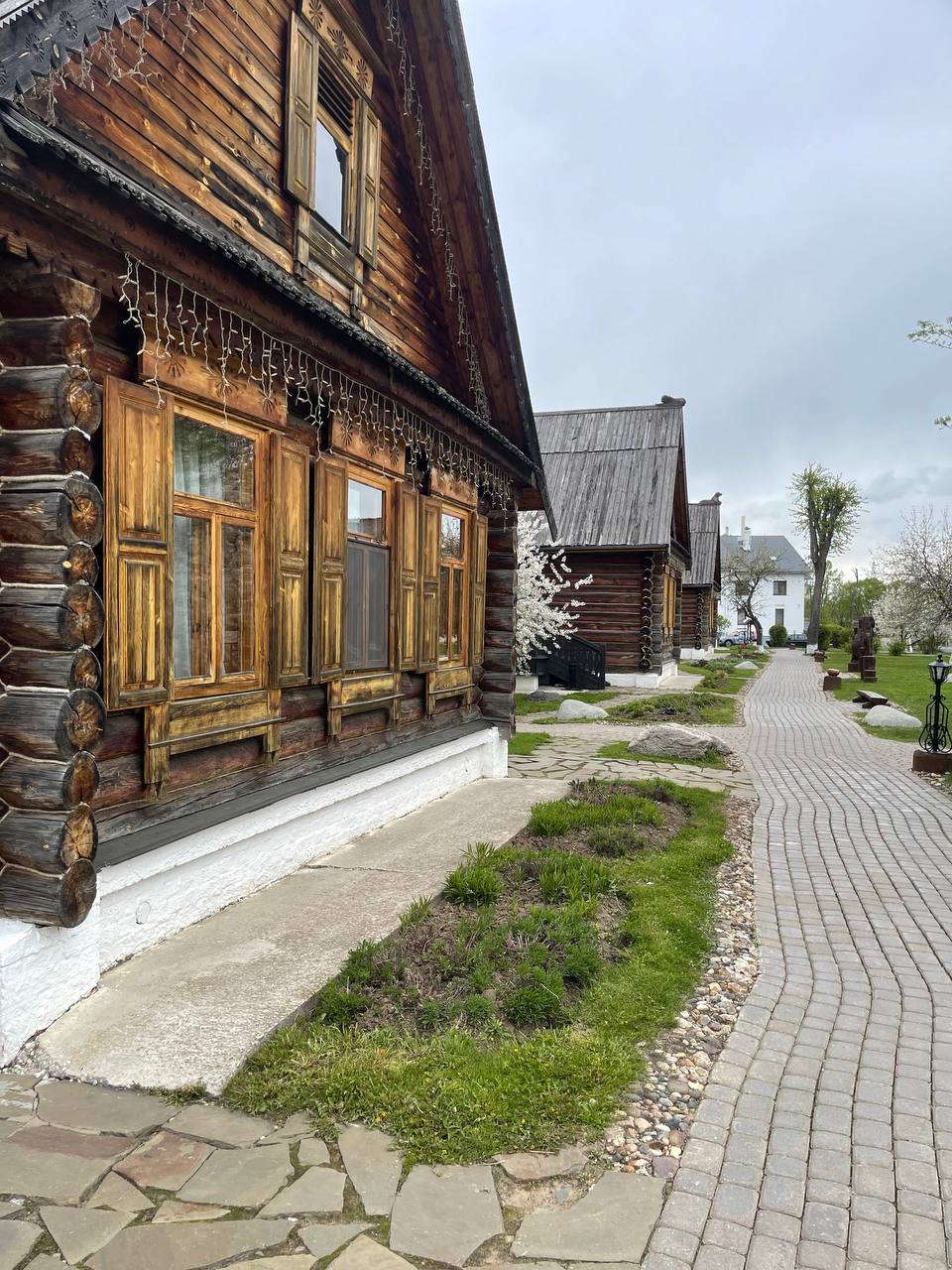 Суздаль
Русь. Русская Земля. Россия. Просто порция фотографий города, где ты как будто выходишь на авансцену истории.
Путешествуйте по России, она этого достойна!
📱 «Инвестиции по-русски» | Сетка — социальная сеть от hh.ru