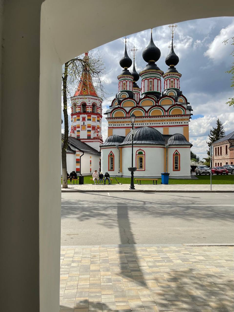 Суздаль
Русь. Русская Земля. Россия. Просто порция фотографий города, где ты как будто выходишь на авансцену истории.
Путешествуйте по России, она этого достойна!
📱 «Инвестиции по-русски» | Сетка — социальная сеть от hh.ru