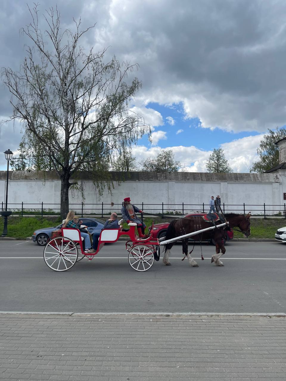 Суздаль
Русь. Русская Земля. Россия. Просто порция фотографий города, где ты как будто выходишь на авансцену истории.
Путешествуйте по России, она этого достойна!
📱 «Инвестиции по-русски» | Сетка — социальная сеть от hh.ru