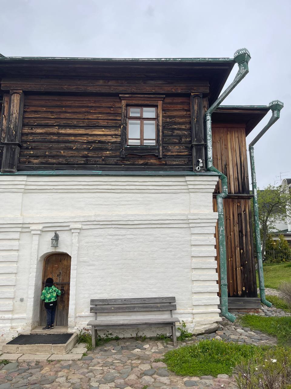 Суздаль
Русь. Русская Земля. Россия. Просто порция фотографий города, где ты как будто выходишь на авансцену истории.
Путешествуйте по России, она этого достойна!
📱 «Инвестиции по-русски» | Сетка — социальная сеть от hh.ru