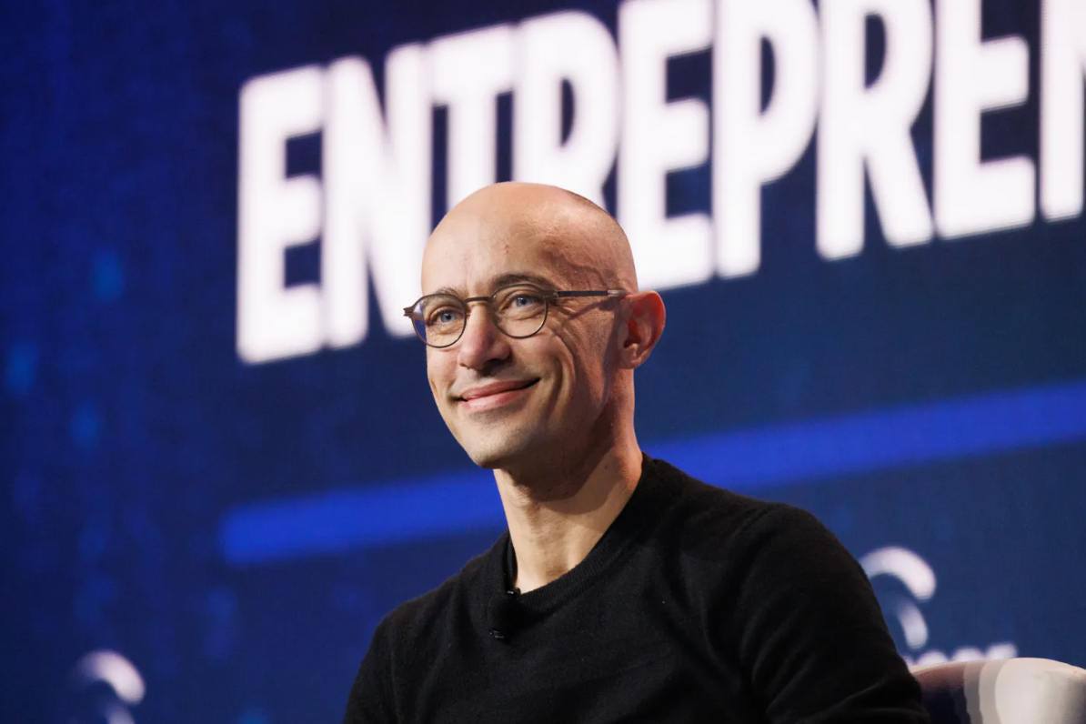 Использование AI на уровне рефлекса теперь является базовым ожиданием в Shopify
Продолжаю серию постов про то как известные компании переходят на стратегию AI-first (тут было про дуалингво) | Сетка — социальная сеть от hh.ru
