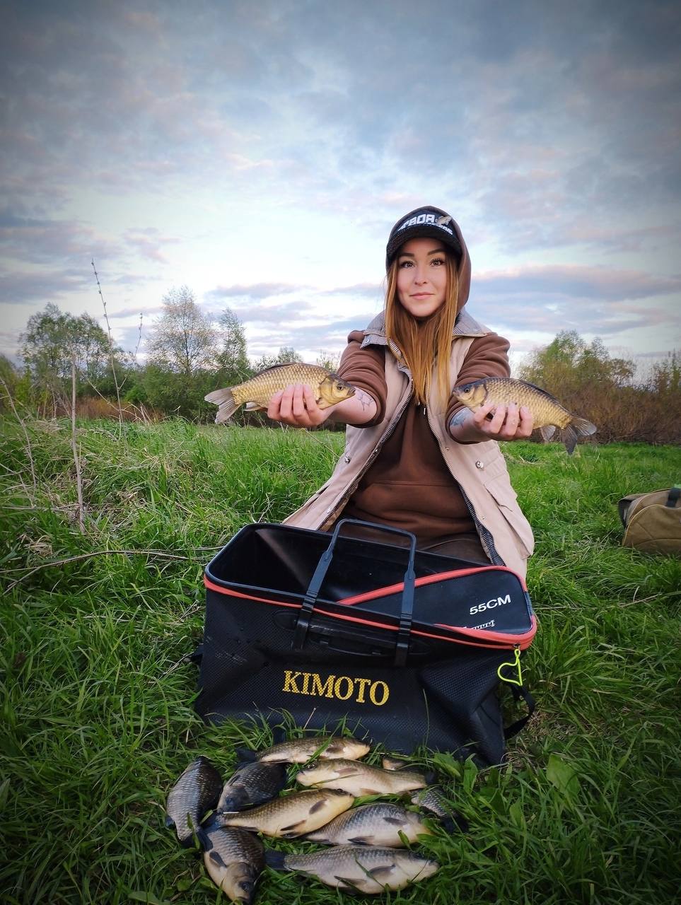 Выбрались вчера с мужем на вечерку 🎣🤗
Муж на фидер. Я на поплавочную удочку🎣
В итоге поплавок остался в лидере 😅
Клевали отличные кабанчики, которых приятно тащить ☺
От Василисы Кузнецовой | Сетка — социальная сеть от hh.ru