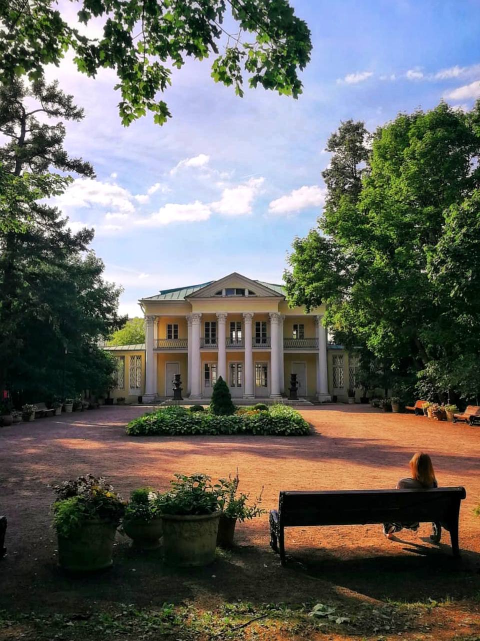 🌳Прогулка по Нескучному саду
Круглосуточно
Здесь можно прогуляться у Екатерининского пруда, полюбоваться Охотничьим и Летним домиками, дойти до Александринского дворца и, конечно же, сделать фото в ок... | Сетка — социальная сеть от hh.ru