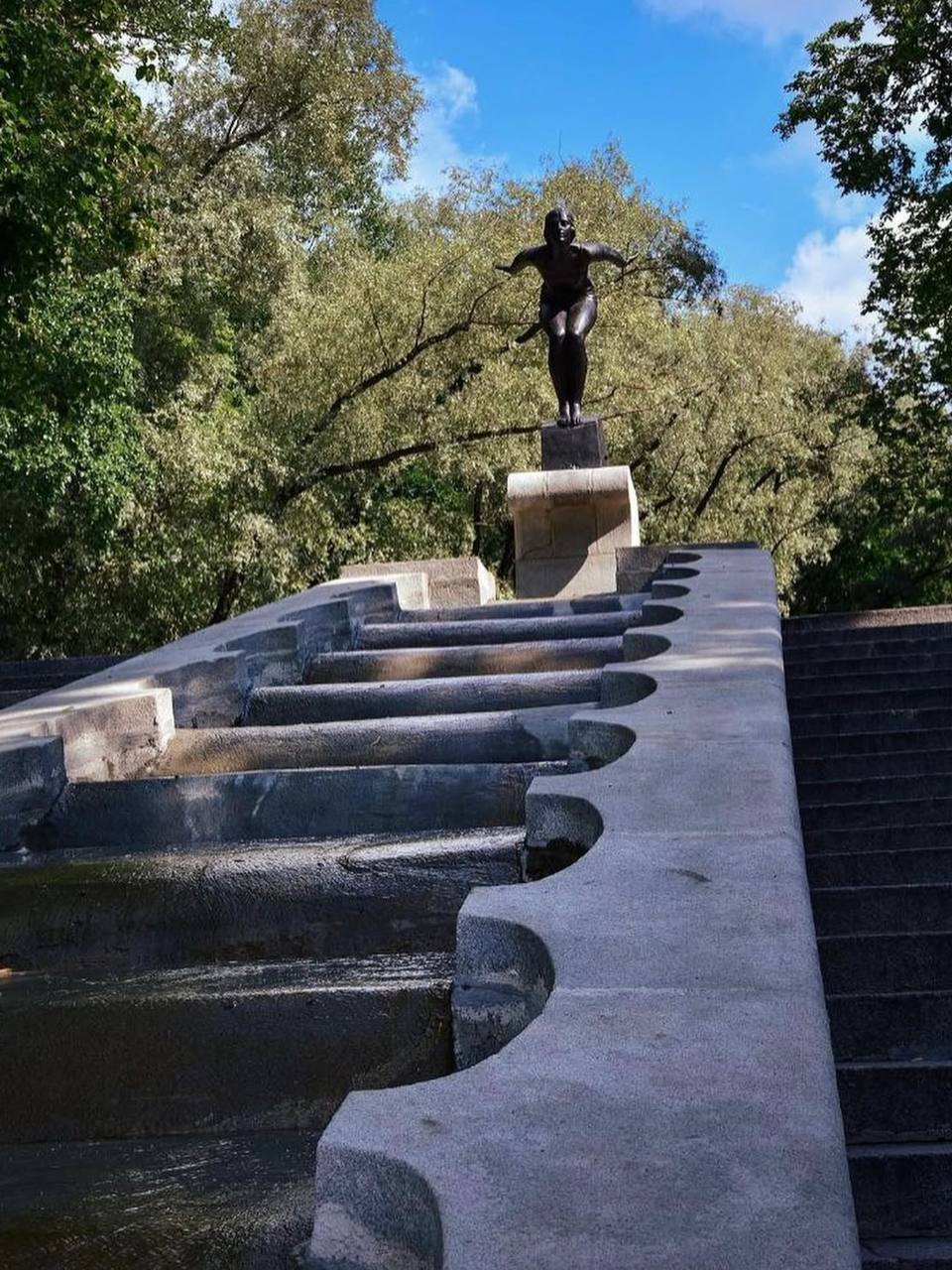 🌳Прогулка по Нескучному саду
Круглосуточно
Здесь можно прогуляться у Екатерининского пруда, полюбоваться Охотничьим и Летним домиками, дойти до Александринского дворца и, конечно же, сделать фото в ок... | Сетка — социальная сеть от hh.ru