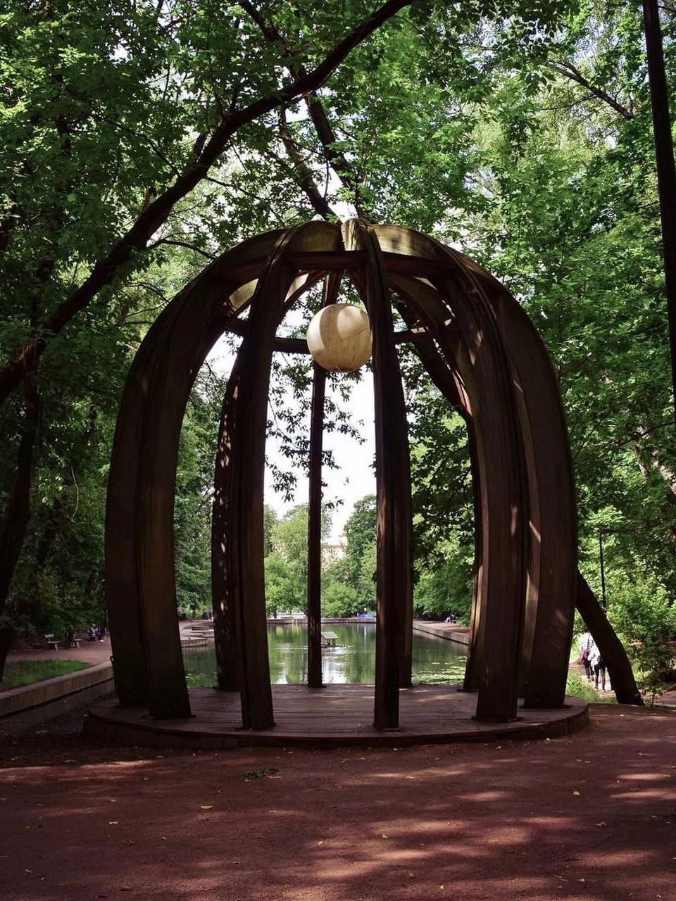 🌳Прогулка по Нескучному саду
Круглосуточно
Здесь можно прогуляться у Екатерининского пруда, полюбоваться Охотничьим и Летним домиками, дойти до Александринского дворца и, конечно же, сделать фото в ок... | Сетка — социальная сеть от hh.ru