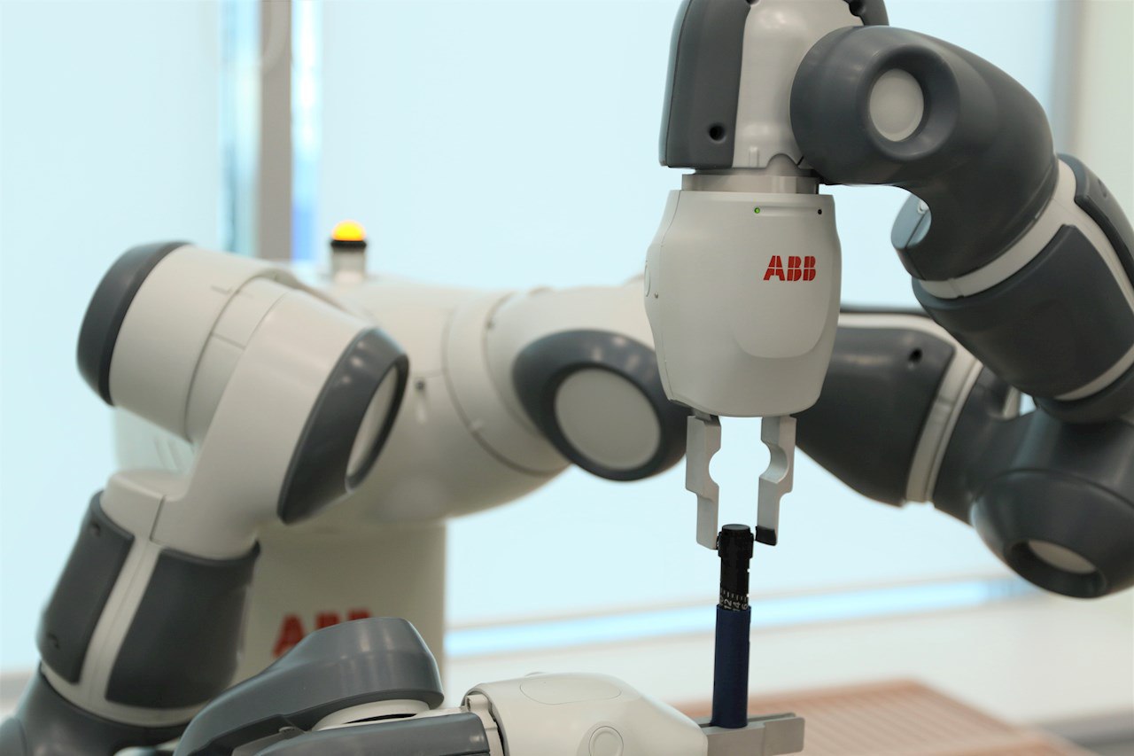 ⏺ Шведский промышленный гигант ABB окончательно уходит из России
Производитель электротехники и робототехники получил разрешение на продажу российского бизнеса — его на 100% выкупит российское АО «Кон... | Сетка — социальная сеть от hh.ru