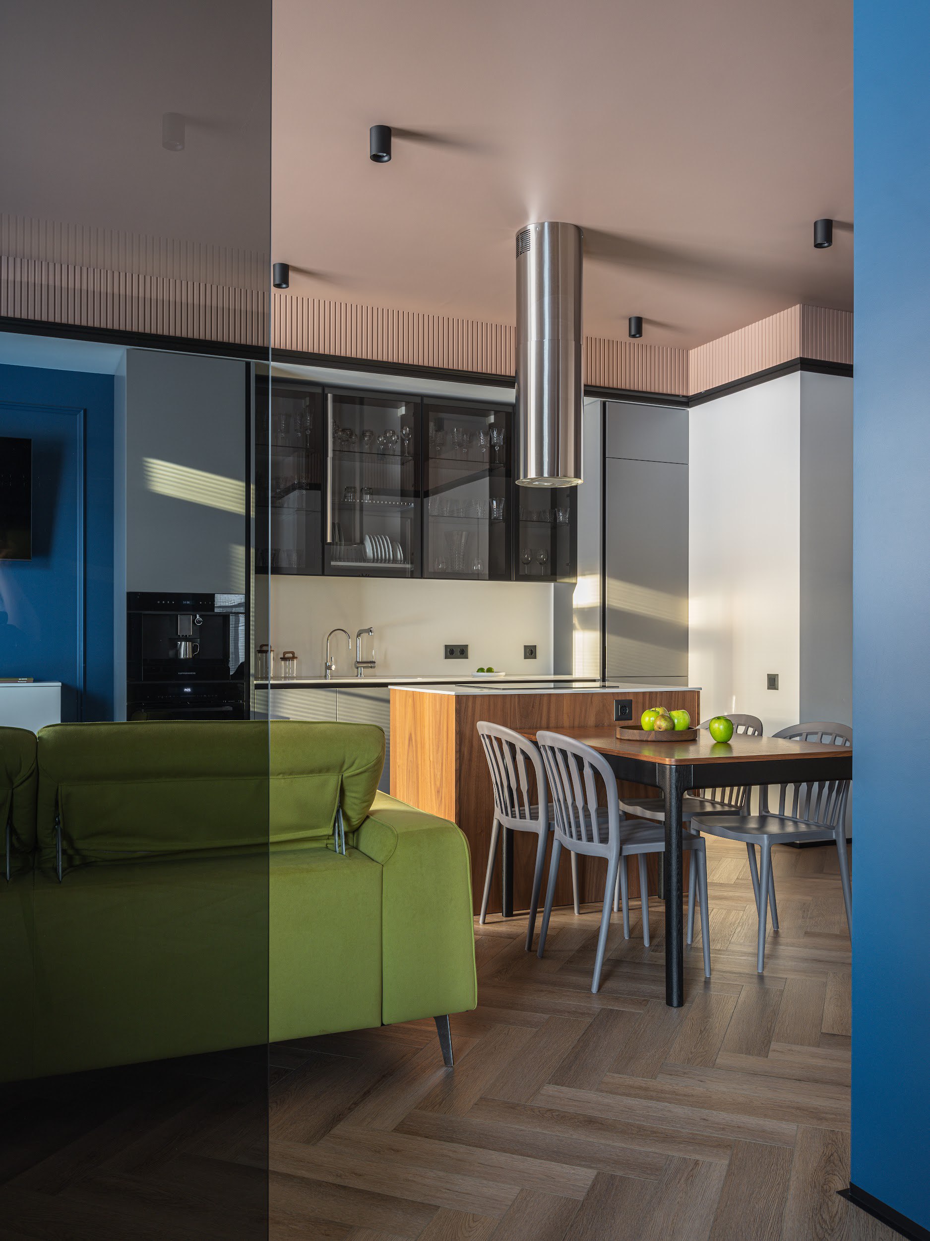 Новосибирский эко-квартал «Флора и Фауна» находится в идиллическом месте в лесу на берегу Оби. Квартира на втором этаже, с которой предстояло работать, не очень большая, 77 кв | Сетка — социальная сеть от hh.ru