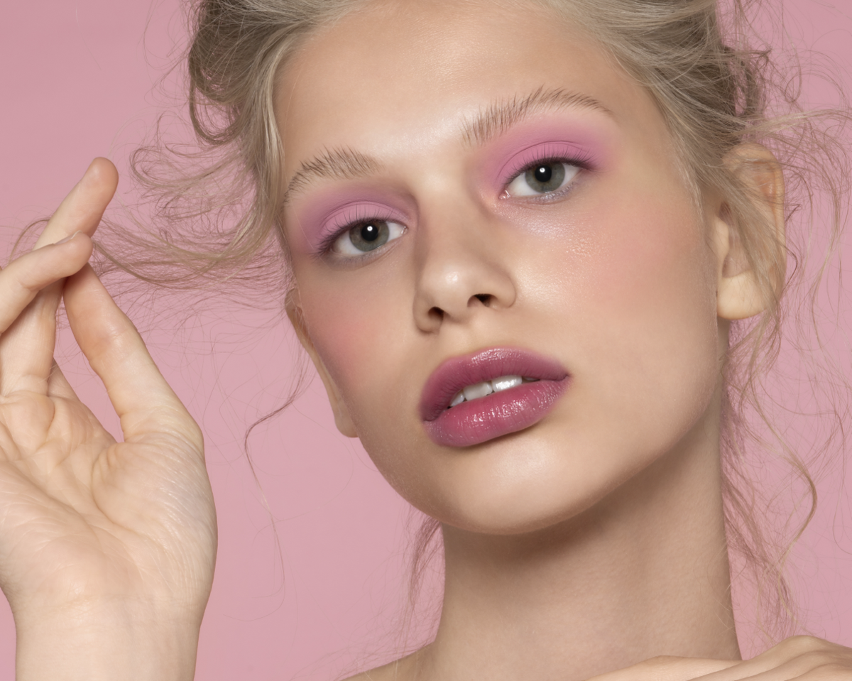 Retouching
Before/ after
Первый пост здесь начну так 🩷🎧 | Сетка — социальная сеть от hh.ru