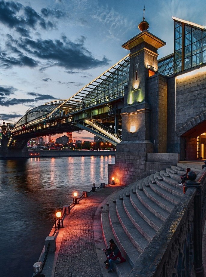 🌉Красивые мосты в Москве для вечерней прогулки
Московские прогулки приносят радость многим горожанам и гостям столицы | Сетка — социальная сеть от hh.ru