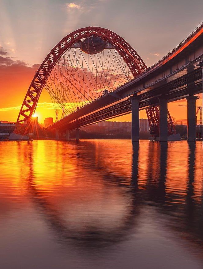 🌉Красивые мосты в Москве для вечерней прогулки
Московские прогулки приносят радость многим горожанам и гостям столицы | Сетка — социальная сеть от hh.ru