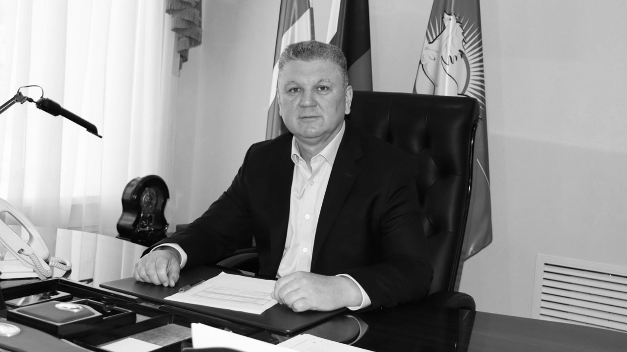 Минстрой России выражает соболезнования родным, близким и коллегам первого заместителя Председателя Правительства Смоленской области Алмаза Ахметшина
Алмаз Салимович посвятил свою жизнь служению людям... | Сетка — социальная сеть от hh.ru