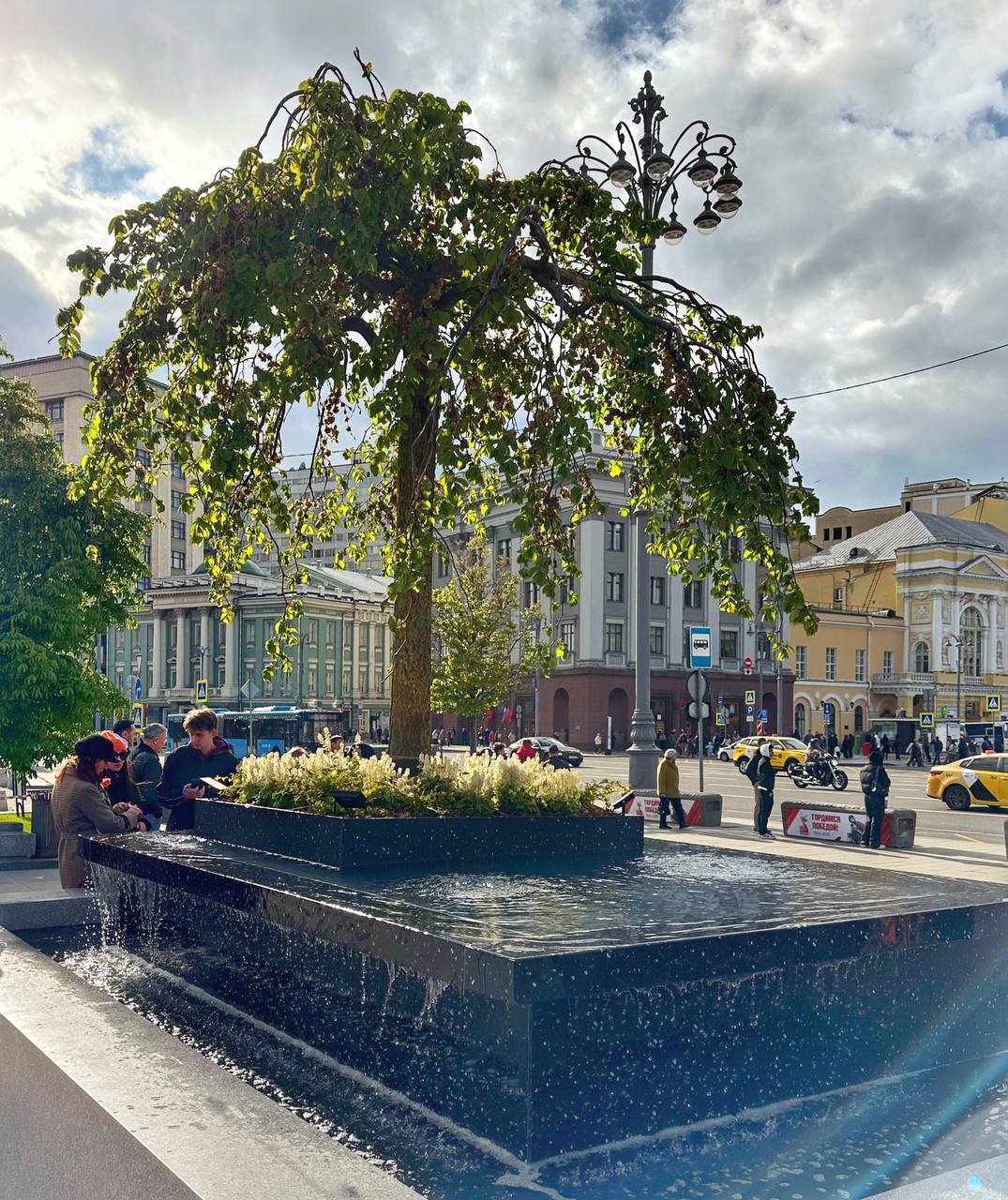 ⛲️ Два новых фонтана появились на Театральной площади у памятника Карлу Марксу
📲Подпишитесь на Вдвижении
#бесплатно | Сетка — социальная сеть от hh.ru