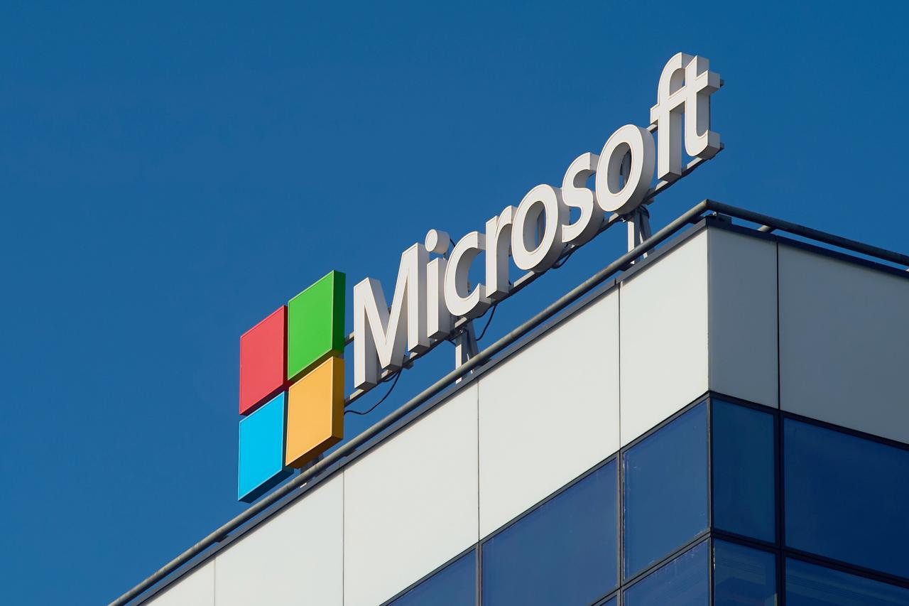 #Антон Microsoft снова идет на сокращения — на этот раз под нож попало 3% штата, то есть около 6 тысяч сотрудников по всему миру. Увольнения затронули все уровни и подразделения компании | Сетка — социальная сеть от hh.ru