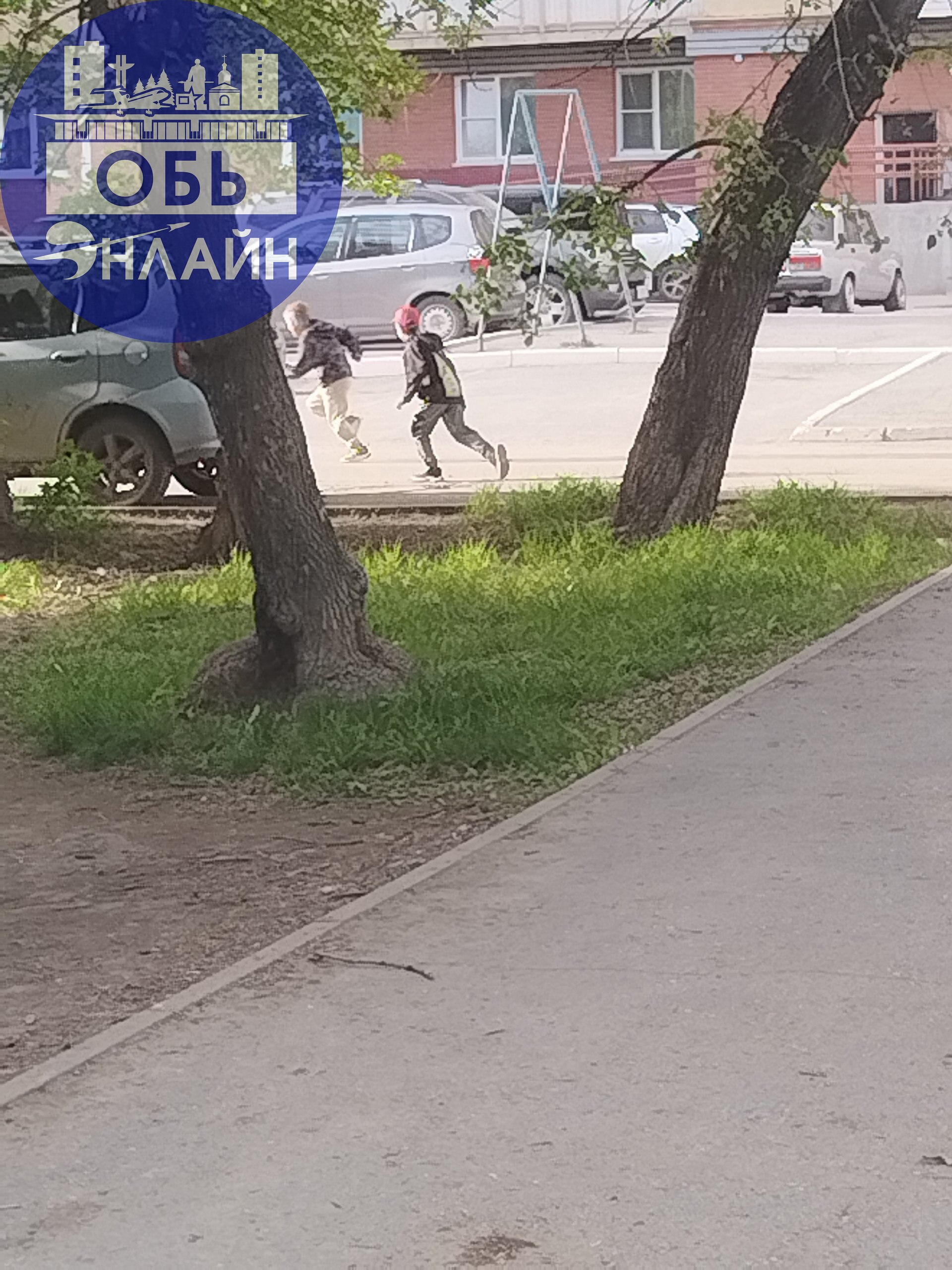 ↗ Узнали своих детей? Подошли к девочкам, которые никого не трогали и начался такой диалог :
-это не ваша труба?
-зачем нам труба?
-ну вы же её сосали!
Когда они спросили зачем они это сказали, они на... | Сетка — социальная сеть от hh.ru