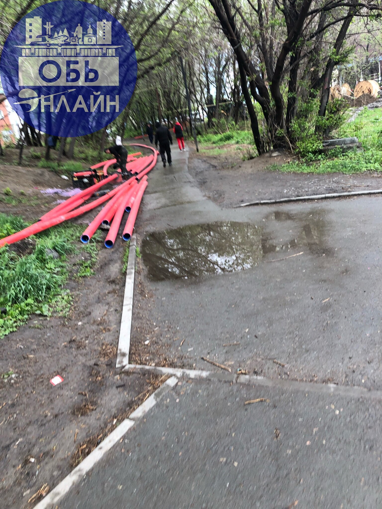 ↗ Тропа от Крыльев Сибири до перехода к Октябрьской. Труба есть, и мусор, который есть на втором фото - работа работяг. Лично видел.
vk.com
Подробнее на https://vk.com/ob | Сетка — социальная сеть от hh.ru