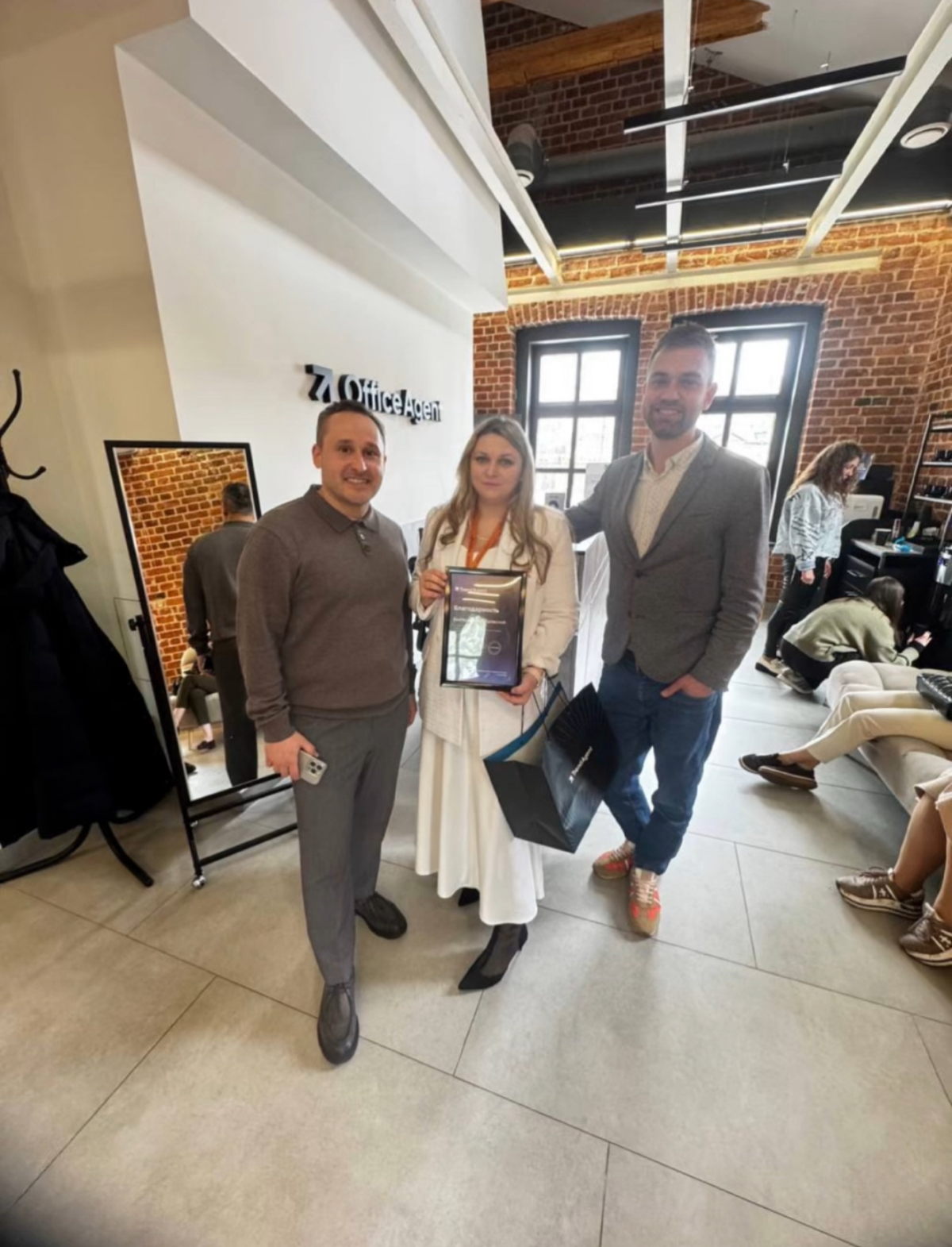 TrendAgent подарил мне благодарность и пакет с подарками | Сетка — социальная сеть от hh.ru