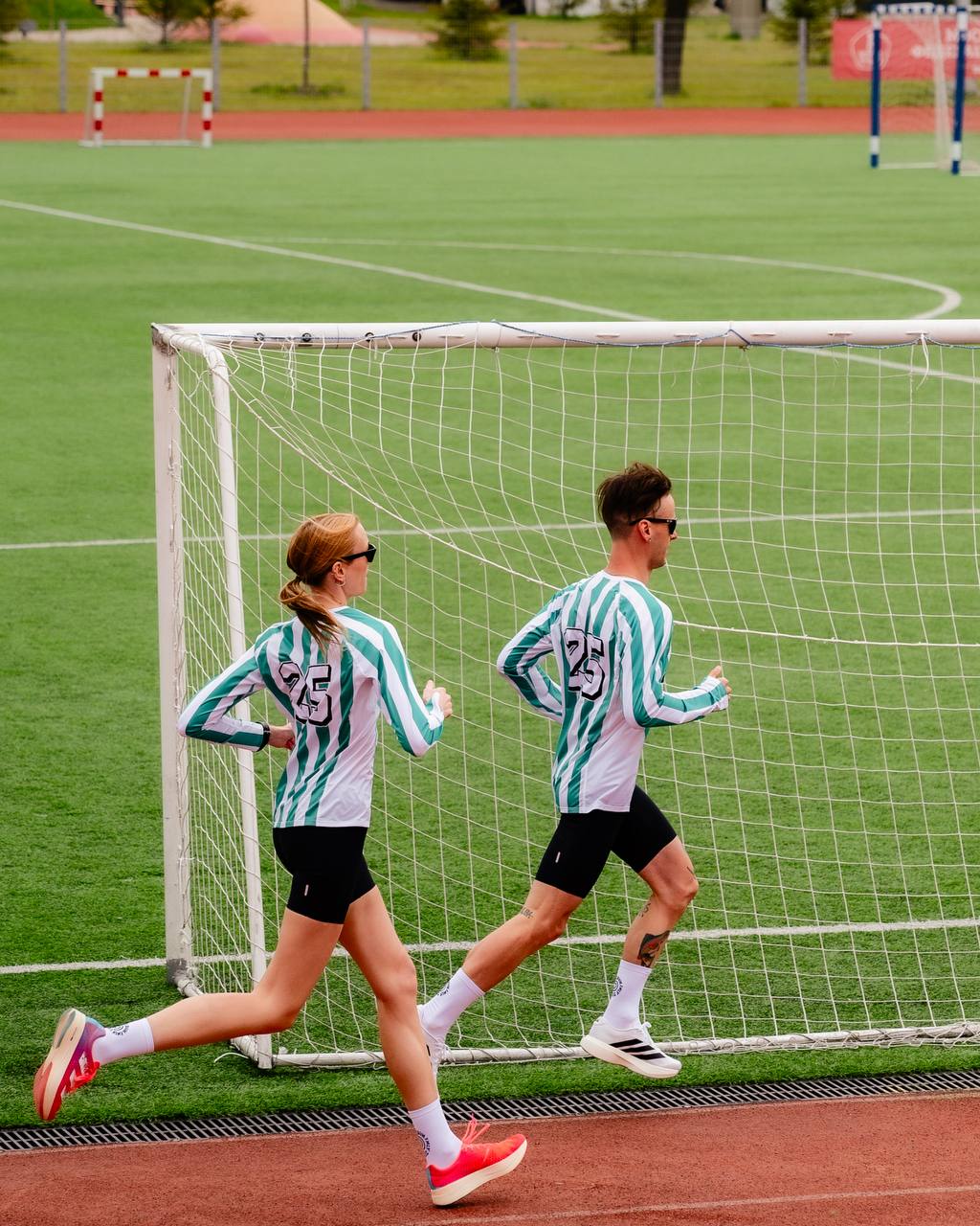 Когда выходишь за рамки своей активности
Представляем новый лонгслив PRACTICE FC ZELRUN, объединяющий бег и дух большого футбола | Сетка — социальная сеть от hh.ru
