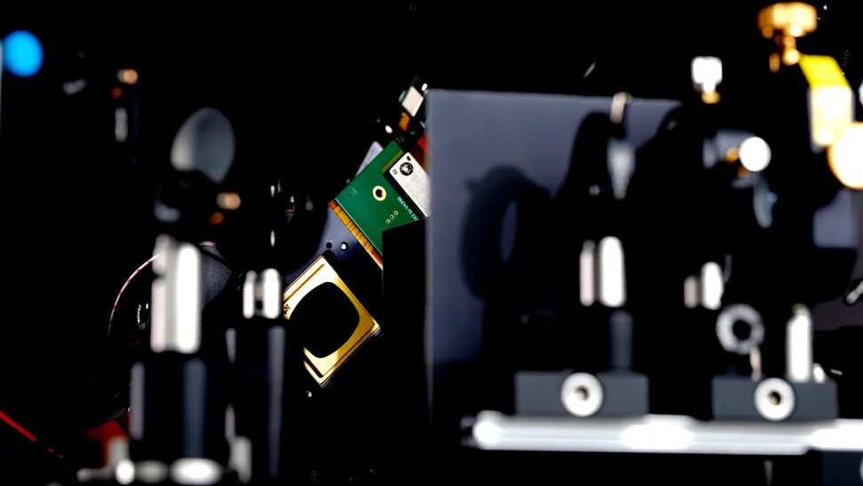 Western Digital инвестировала стартап с технологией хранения данных на 5000 лет
Компания Cerabyte, разрабатывающая долговечные керамические накопители, привлекла стратегические инвестиции от Western D... | Сетка — социальная сеть от hh.ru