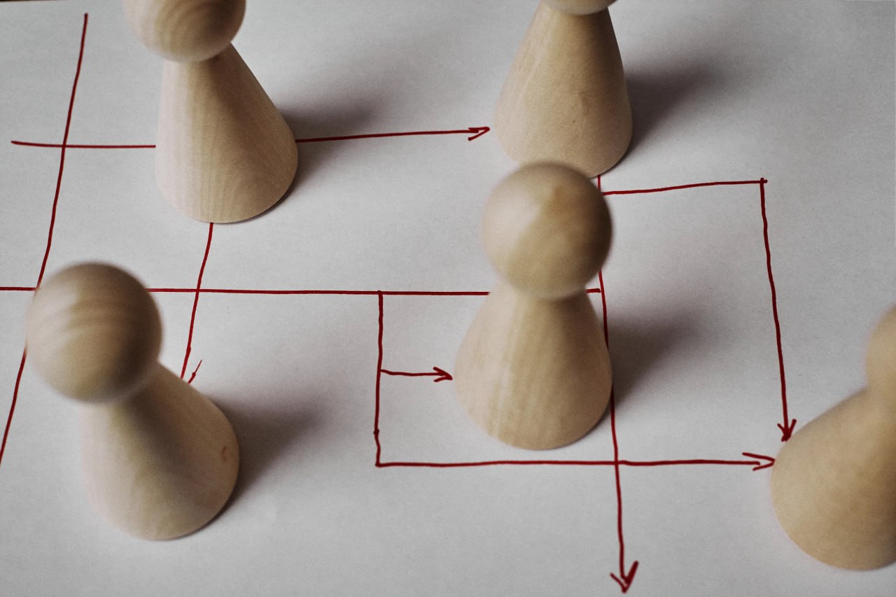 Друзья!
Мы уже рассказали вам про нашу базу кандидатов, которая позволяет нам оперативно закрывать даже самые сложные позиции | Сетка — социальная сеть от hh.ru