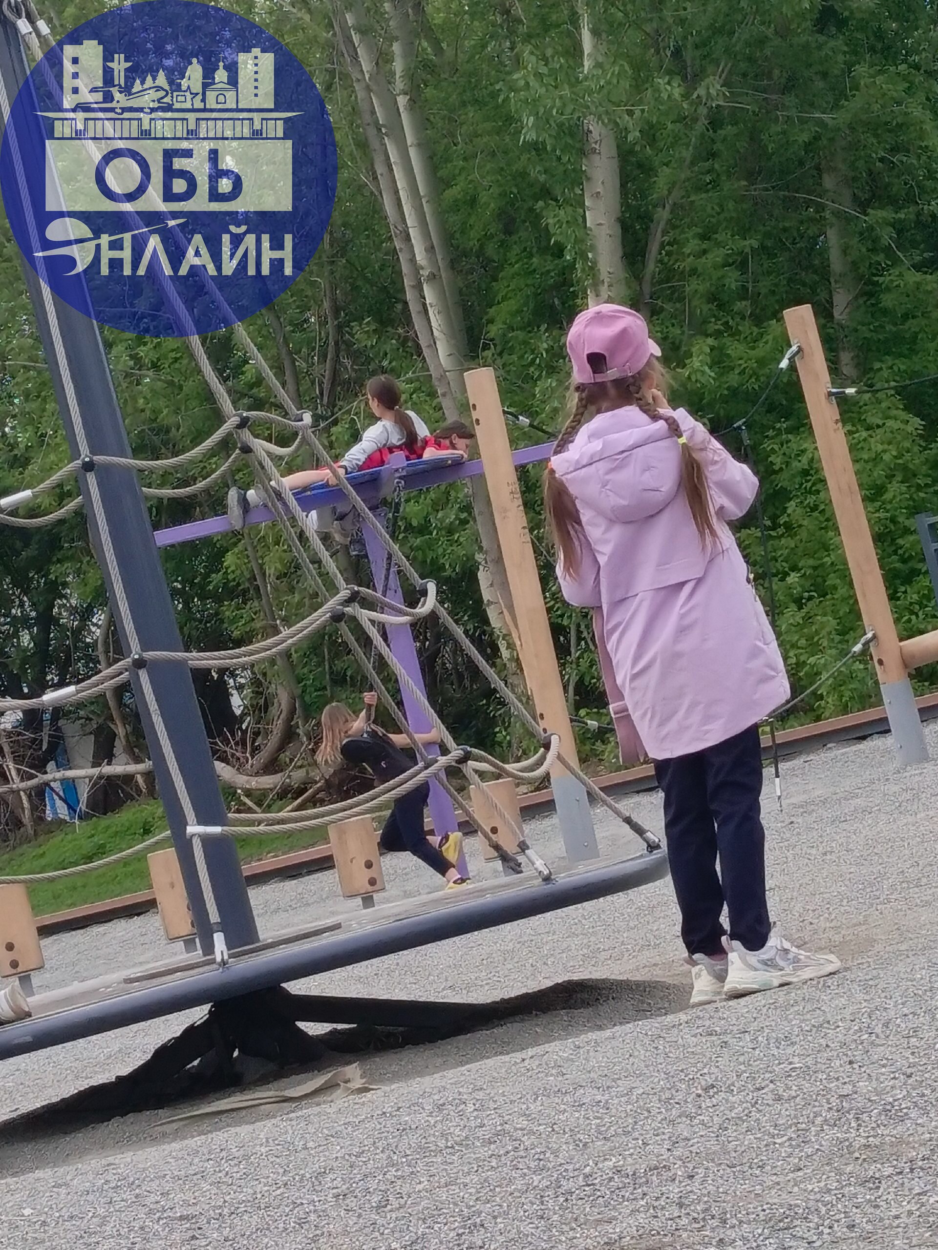 ↗ Качелю скоро уже со всем отломают.
Проведите воспитательную беседу!
Если упадут сломают себе что-то?
Анонимно
vk.com
Подробнее на https://vk.com/ob.gorod
#городобь #городобьонлайн #толмачево | Сетка — социальная сеть от hh.ru