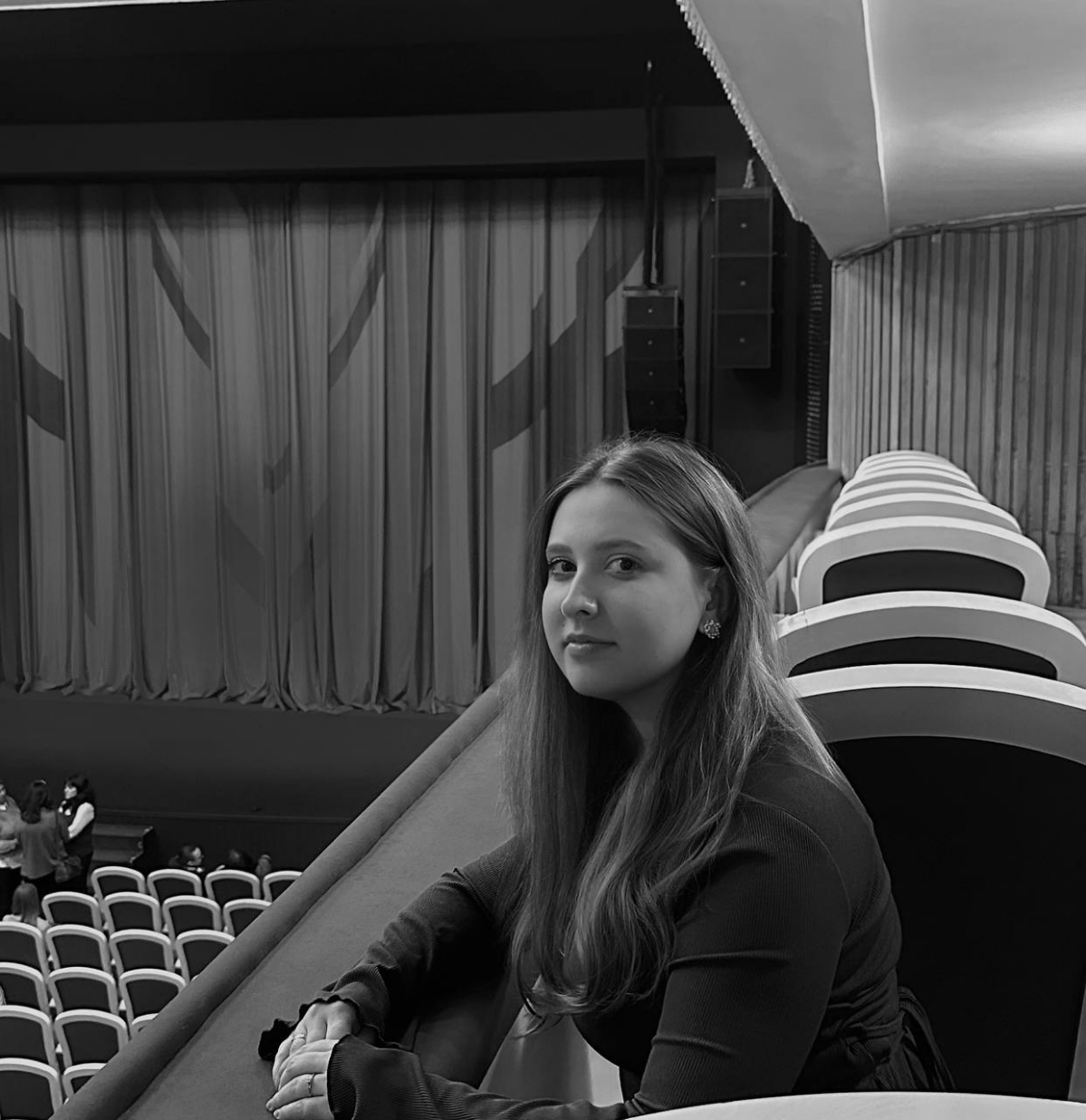 Театр — место, где маски снимают чаще, чем надевают... | Сетка — социальная сеть от hh.ru
