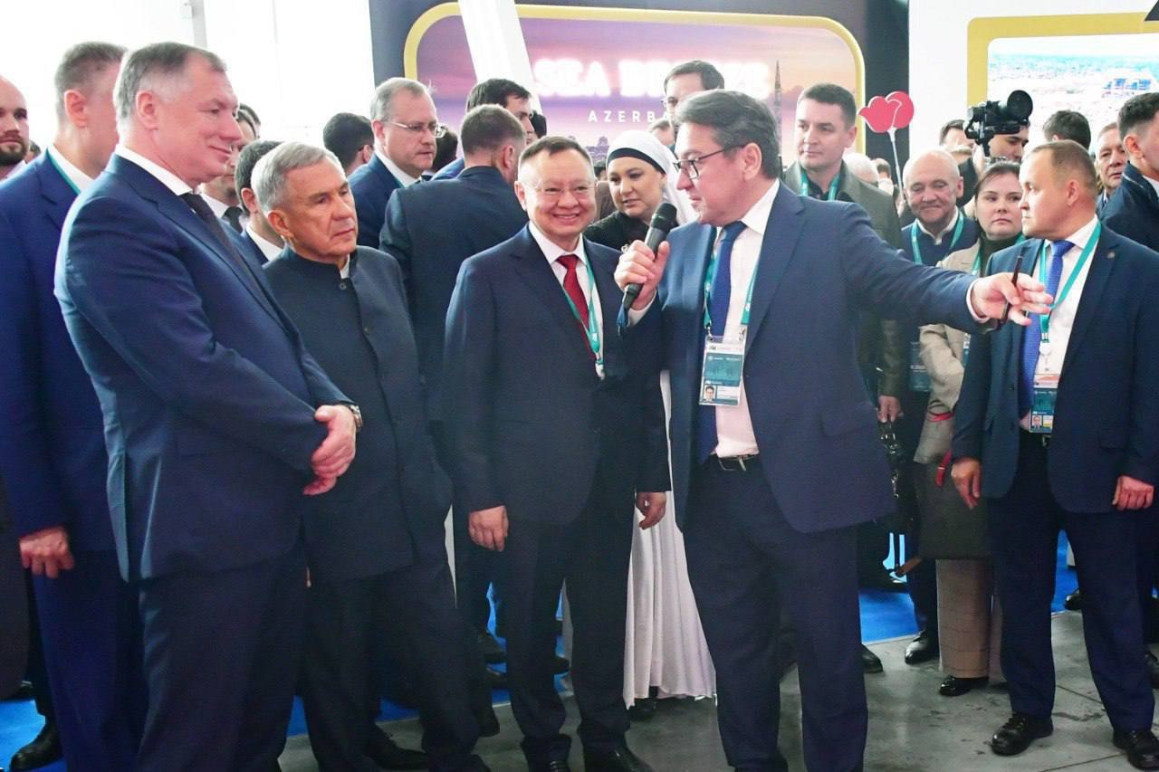 Совместно с вице-премьером Маратом Хуснуллин и Раисом Республики Татарстан Рустамом Миннихановым Глава Минстроя России Ирек Файзуллин ознакомился с лучшими достижениями сферы строительства и недвижимо... | Сетка — социальная сеть от hh.ru