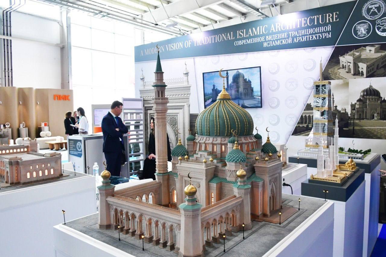 Совместно с вице-премьером Маратом Хуснуллин и Раисом Республики Татарстан Рустамом Миннихановым Глава Минстроя России Ирек Файзуллин ознакомился с лучшими достижениями сферы строительства и недвижимо... | Сетка — социальная сеть от hh.ru
