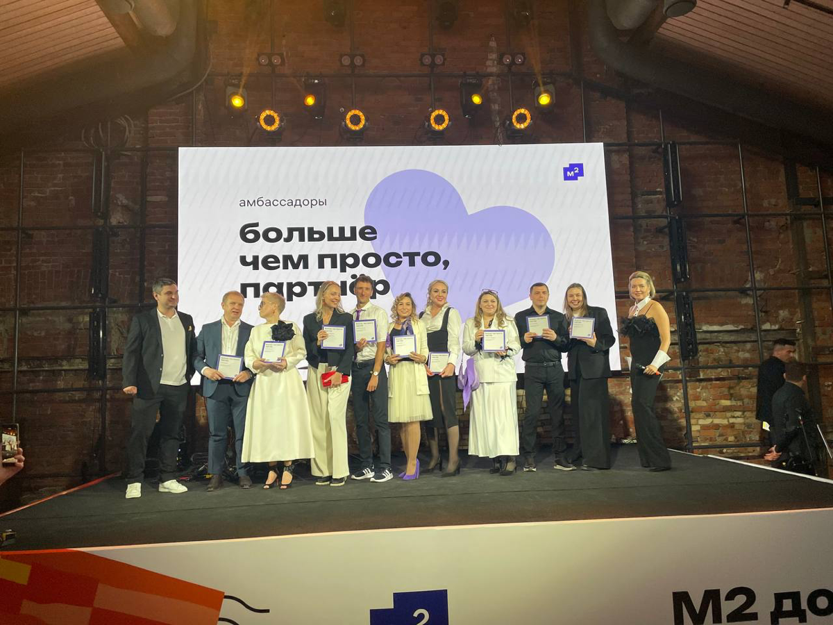 Сегодня я была на празднике дня рождения М2 — нам исполнилось 6 лет!
И это был действительно потрясающий праздник: столько родных лиц, тепла, музыки, невероятной атмосферы и искренних эмоций | Сетка — социальная сеть от hh.ru