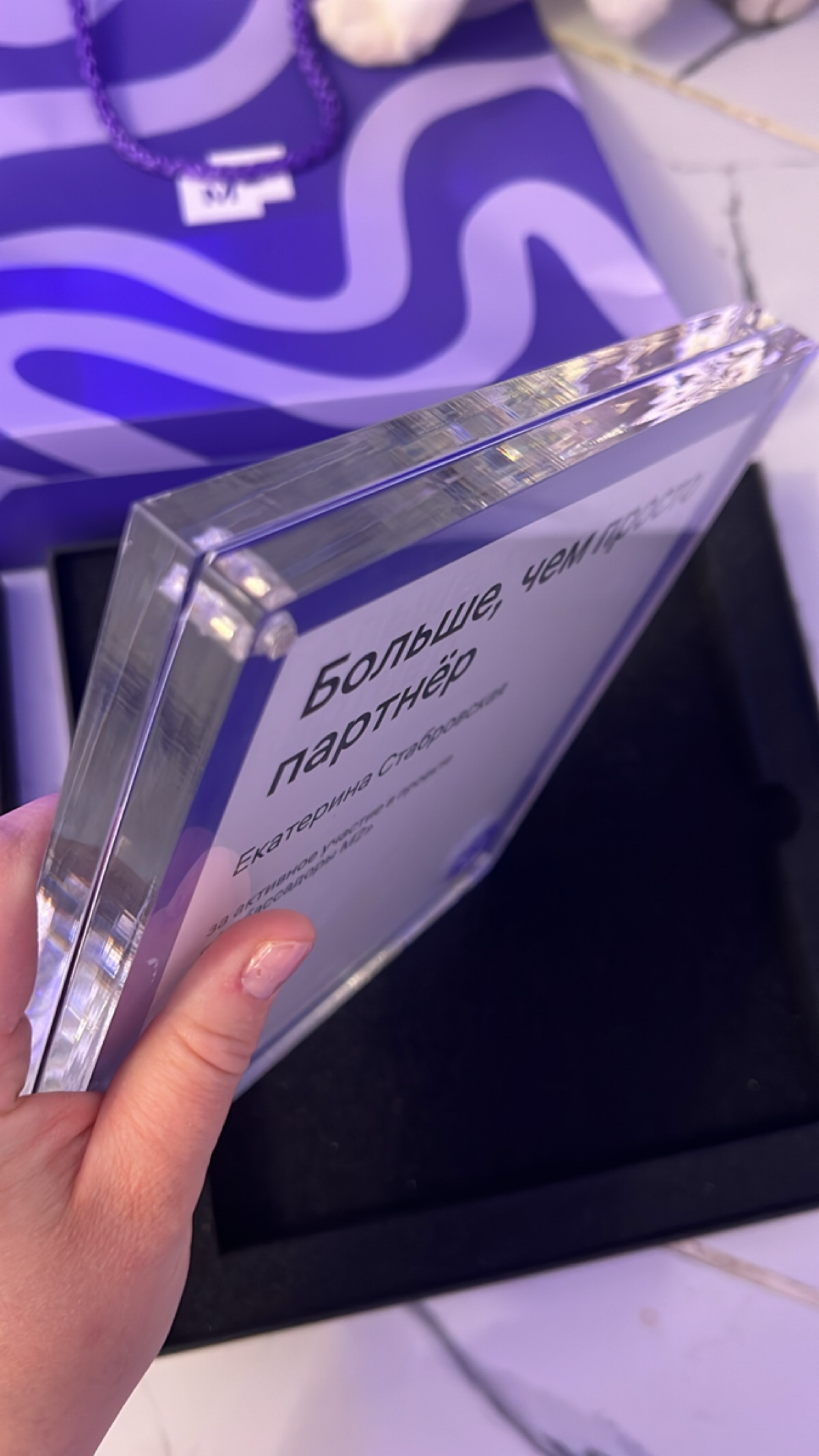 Сегодня я была на празднике дня рождения М2 — нам исполнилось 6 лет!
И это был действительно потрясающий праздник: столько родных лиц, тепла, музыки, невероятной атмосферы и искренних эмоций | Сетка — социальная сеть от hh.ru